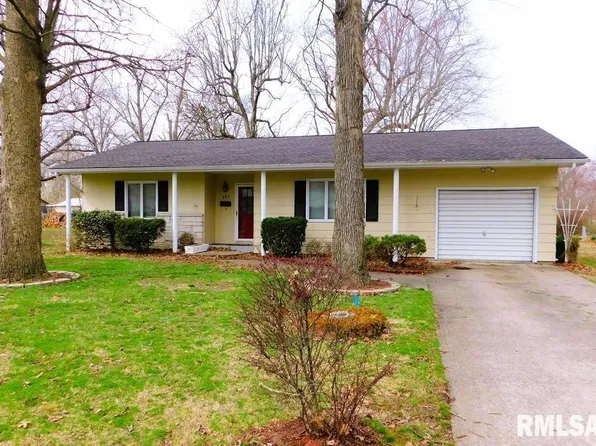 403 N 9th St, Benton, IL 62812