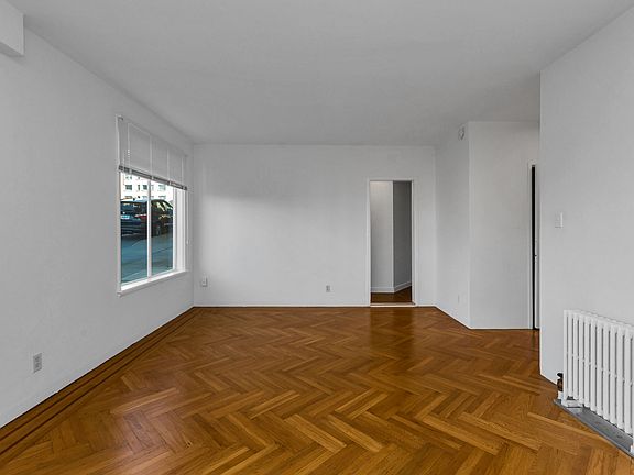 5th image of 1221 Greenwich St APT 8