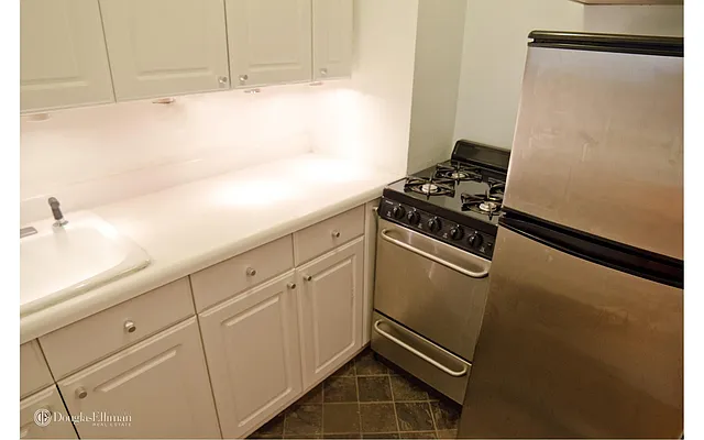 Rented by Douglas Elliman | media 7