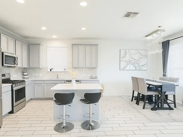 242 Zuma Dr — Photo 5