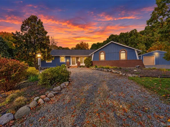 615 Judi Ann Ln, Holly, MI 48442