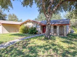 622 Dorothy Jo Cir, Uvalde, TX 78801