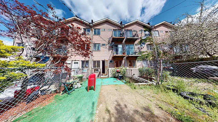 Sold by Remax Edge | media 19