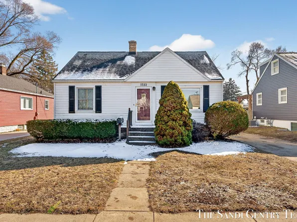 1322 Waverly Ave, Grand Haven, MI 49417