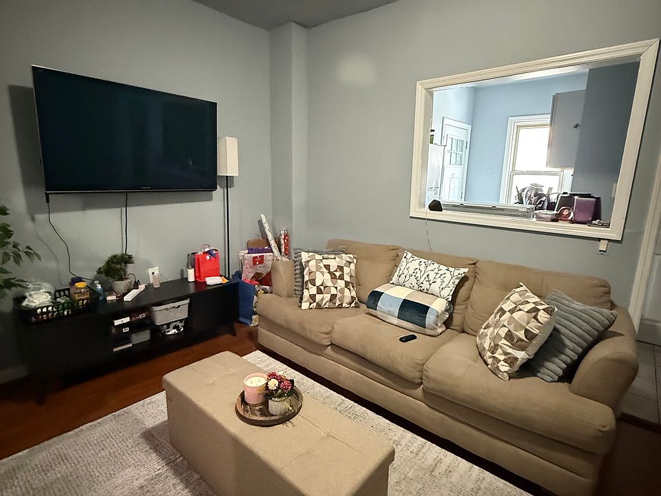 1st image of 281 Oswald Pl #3C