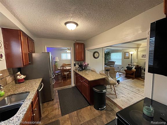 5th image of 31711 Leona St