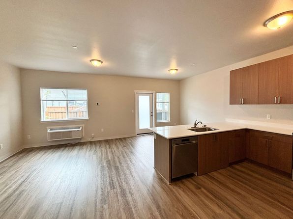 1070 Winfield St #C101