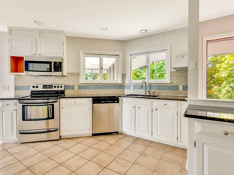 201 S Palisades Dr — Photo 8