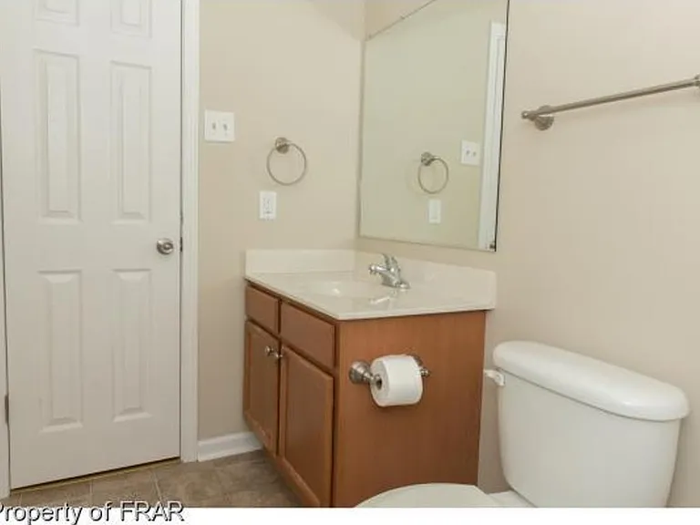 The freshly painted full bathroom is on the top floor and is certified by energy-star.