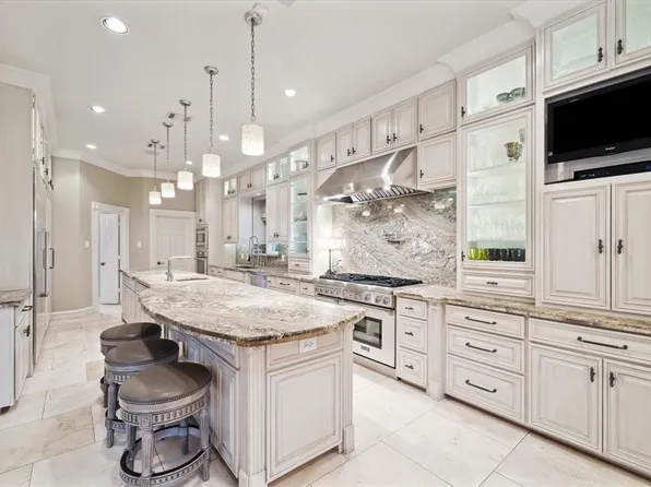 16 Pecan Trail Lane, Houston, TX 77055