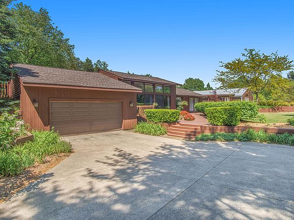 3rd image of 4746 Butternut Dr