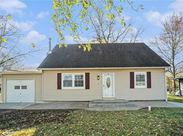 214 Cedarlane Dr, Wellsville, KS 66092