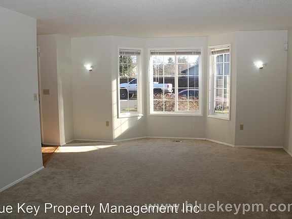 3rd image of 9404 NE 105th Ave