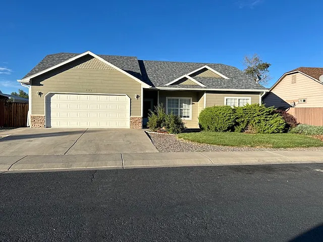 3 bed, 1296 sqft, $2,100 — Photo 1