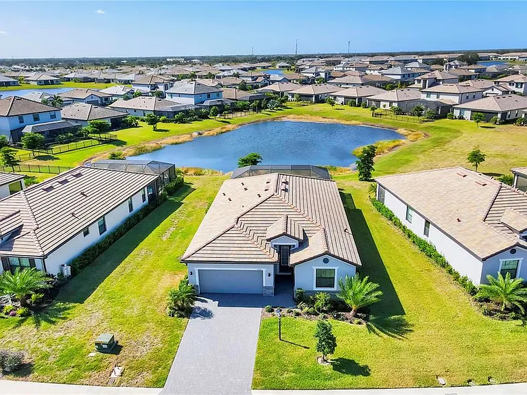 15716 Barefoot Beach Dr — Photo 4