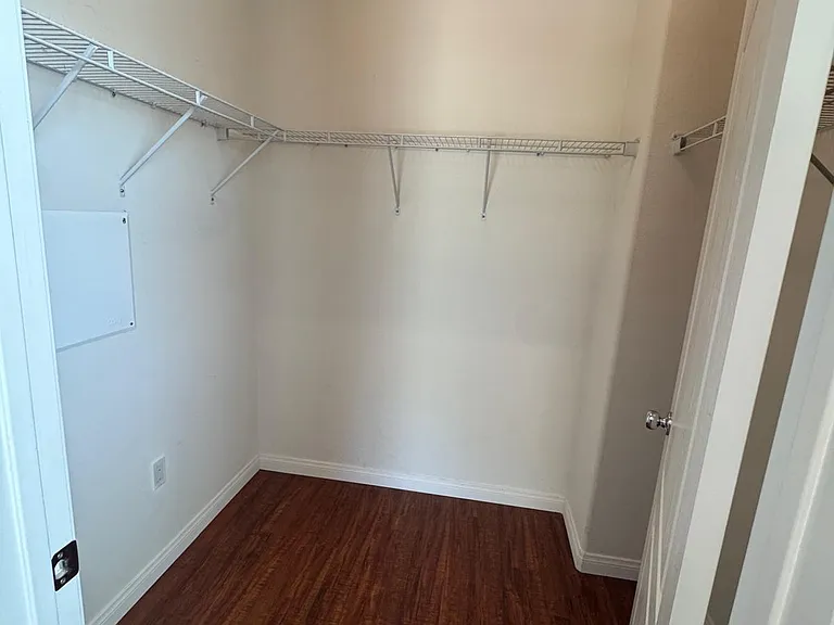 MASTER BEDROOM WALK-IN CLOSET