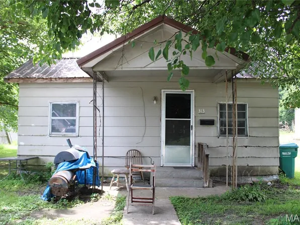 313 W 11th St, Caruthersville, MO 63830