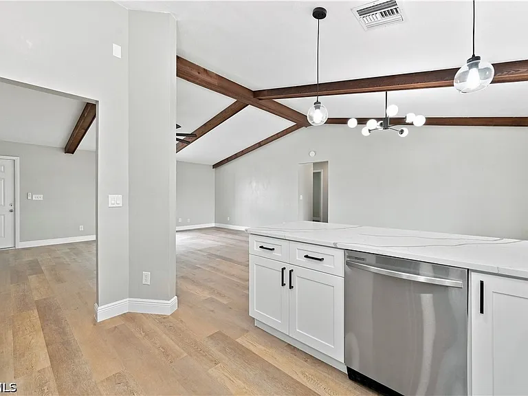 903 SE 20th Ct — Photo 21
