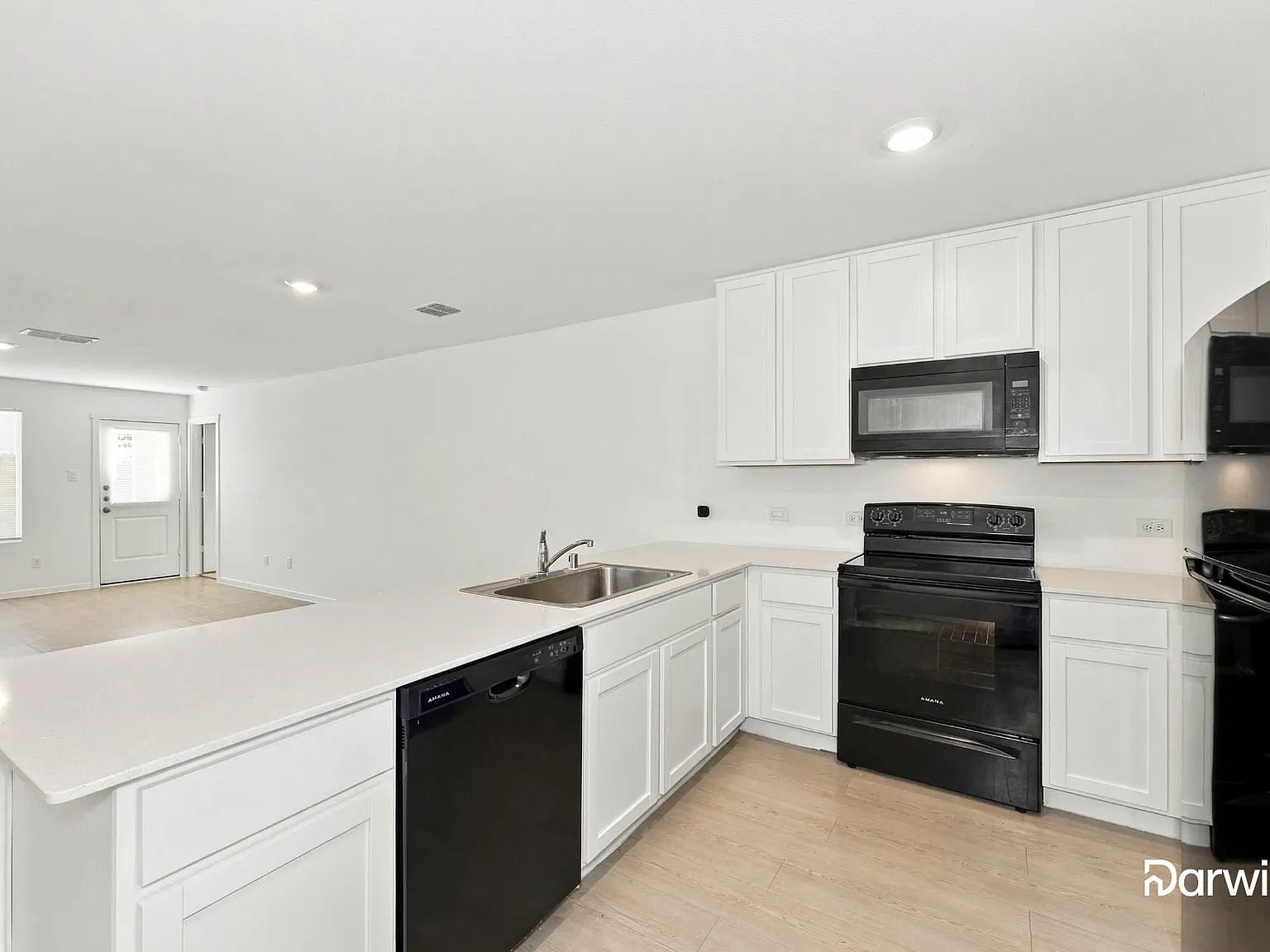 3 bed, 2.0 bath, 1402 sqft, $1,820 — Photo 3
