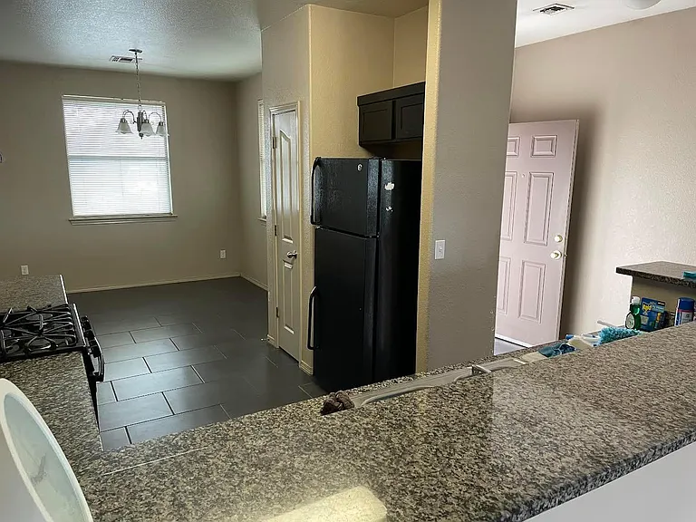 13123 Kestrel Ave — Photo 4