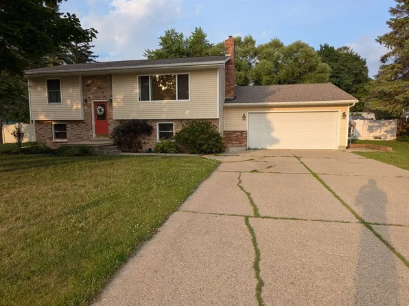 1202 Woodlawn Ave, Clare, MI 48617
