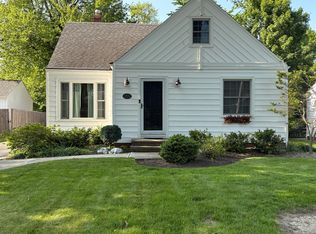 27112 Russell Rd, Bay Village, OH 44140