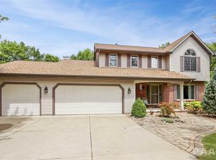 1332 N Hickory Hills Rd, Germantown Hills, IL 61548