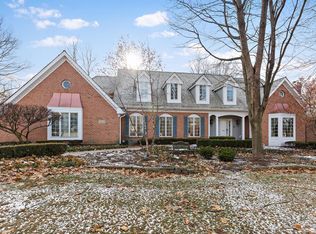 3201 Royal Fox Dr, St Charles, IL 60174