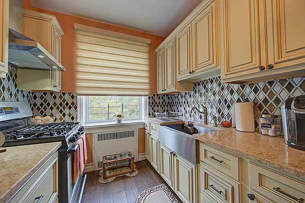 Sold by Landmarc Group | media 66