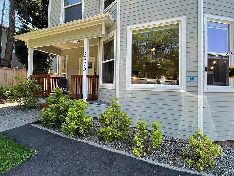 2415 S Graham St — Photo 29