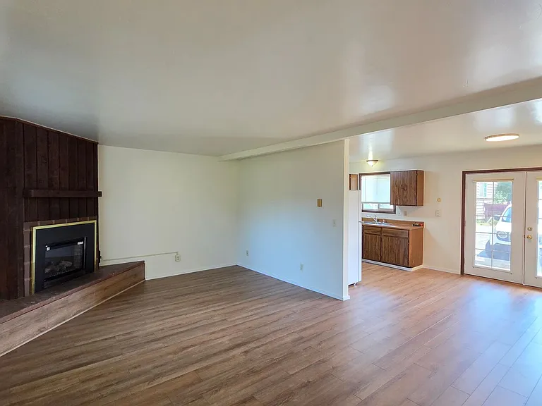 2101 S Garfield St — Photo 2
