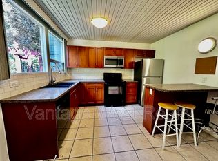 1848 Pandosy St #1, Kelowna, BC V1Y1R4