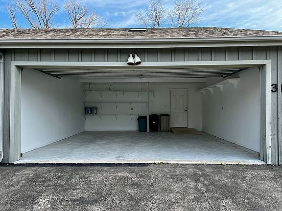 2nd image of 31 Shadowbrook Dr
