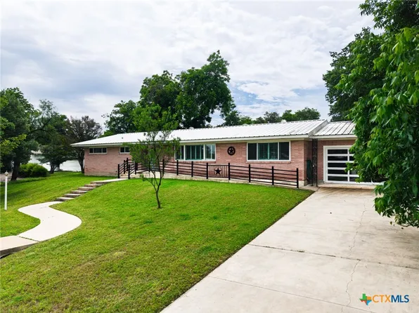 708 W North Ave, Lampasas, TX 76550