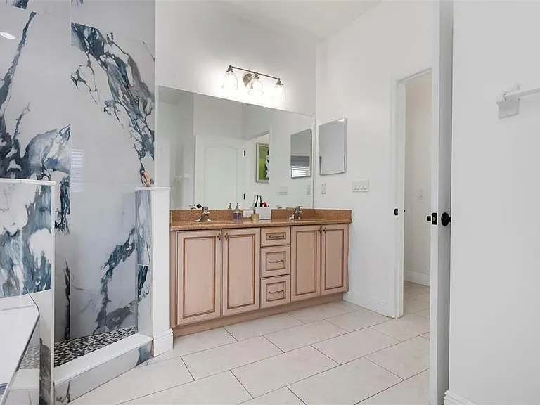 404 Golden Harbour Trl — Photo 28