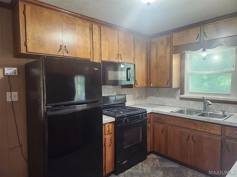 1203 Oates Rd — Photo 11