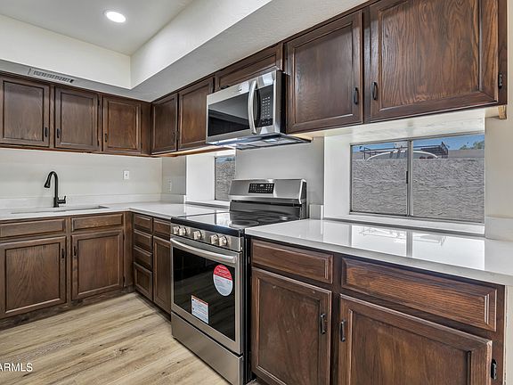 5th image of 1502 S RIVER Drive