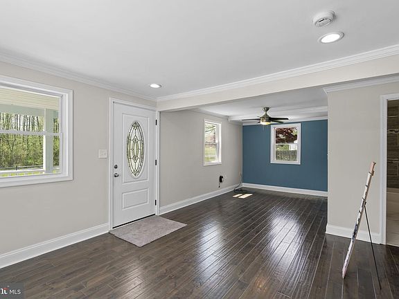 4th image of 755 Mahan Rd