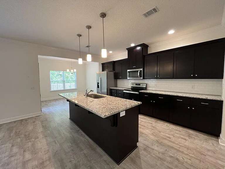679 Fairview Cir — Photo 9