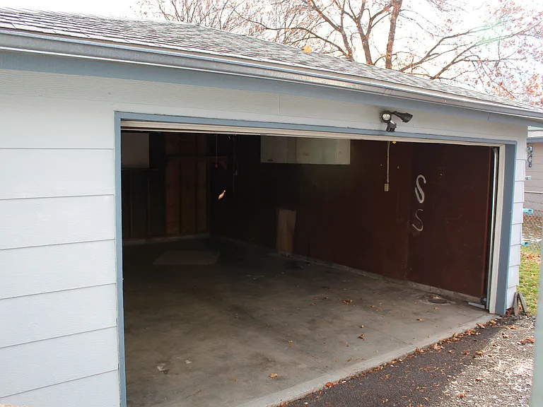 4615 Maplewood Ct — Photo 16
