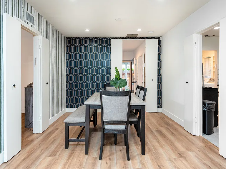 307 S La Peer Dr — Photo 15