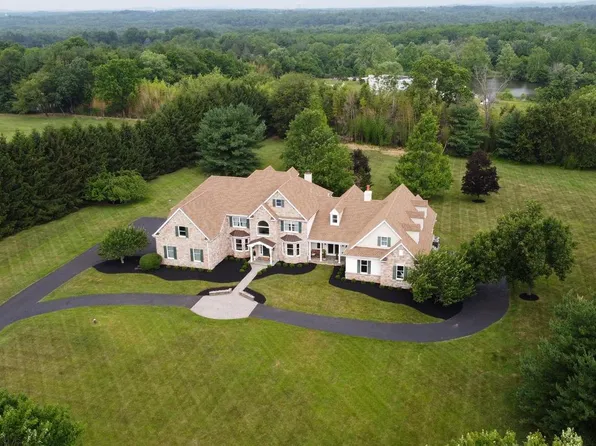 1465 Little Creek Ln, Collegeville, PA 19426