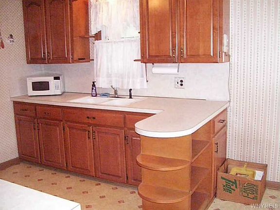 2nd image of 92 Kemp Ave