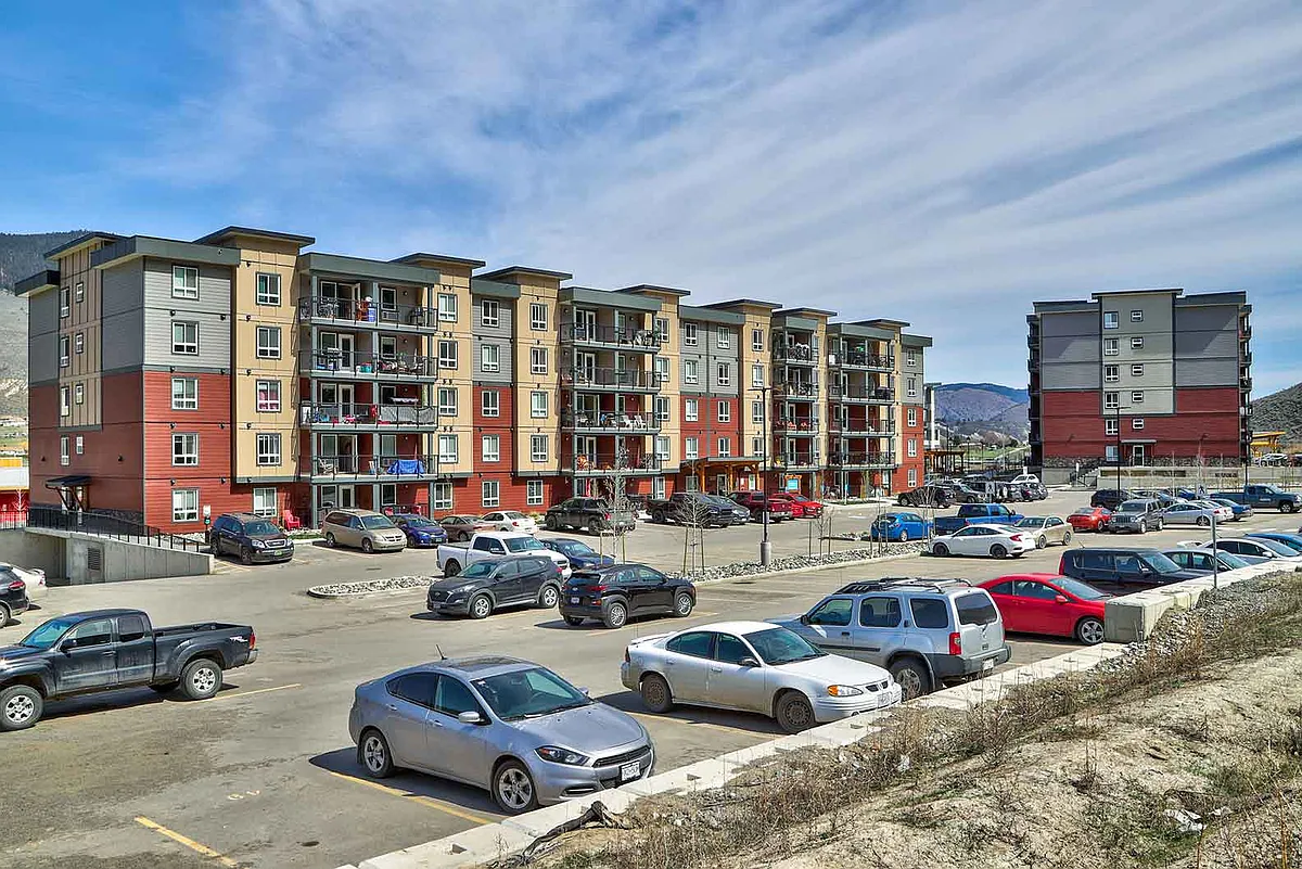 Building Photo - 3420 Valleyview Dr