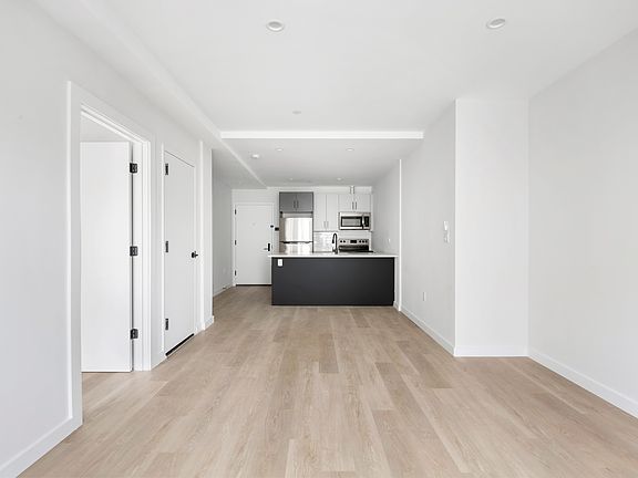 4th image of 990 Woodycrest Ave APT 5D