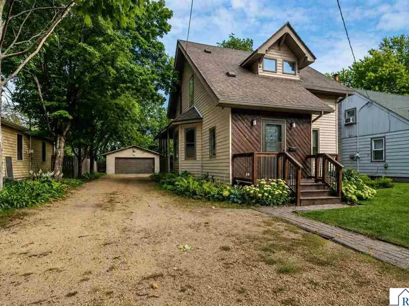 1008 Quincy St, North Mankato, MN 56003
