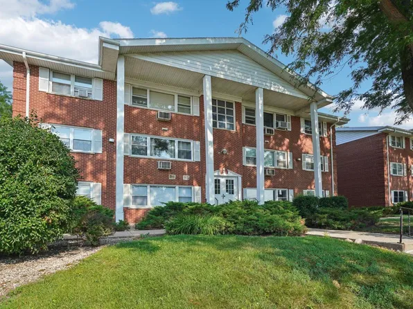 215 Country Club DRIVE #1B, Lake Geneva, WI 53147