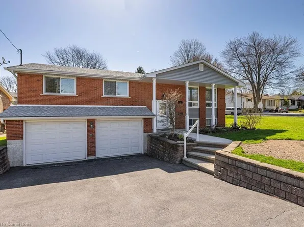 29 McIntosh Ave, Hamilton, ON L9B 1J3