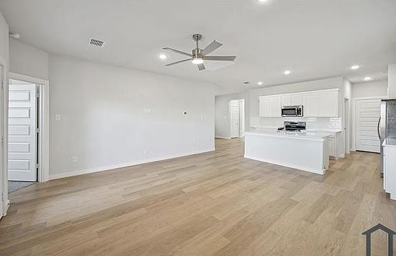 5th image of 406 Dorothy Dr