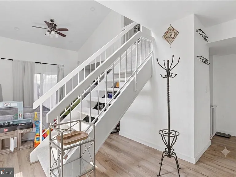 129 Willow Pl — Photo 4
